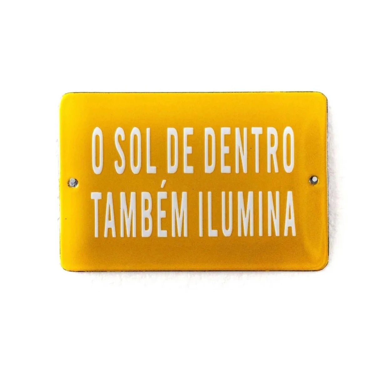 CASAREVIVA - Placa de Metal - O Sol de Dentro Também Ilumina - Amarela - Estela Miazzi - placa de metal